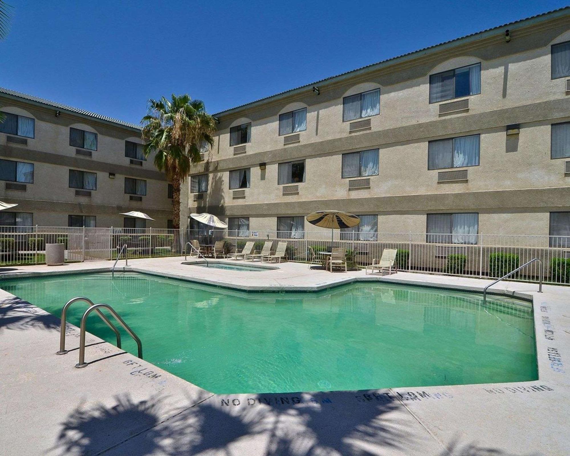 Quality Inn & Suites Yuma Exteriör bild